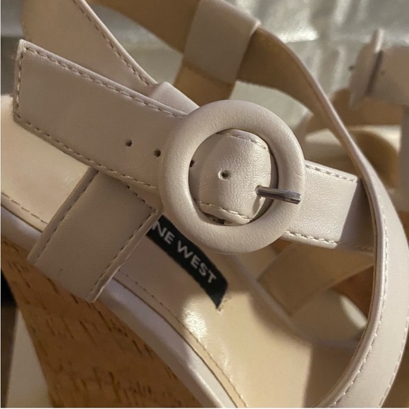 NWOT Nine West sandal wedges in an white/off-white color. Size 7.5. - Picture 6 of 6
